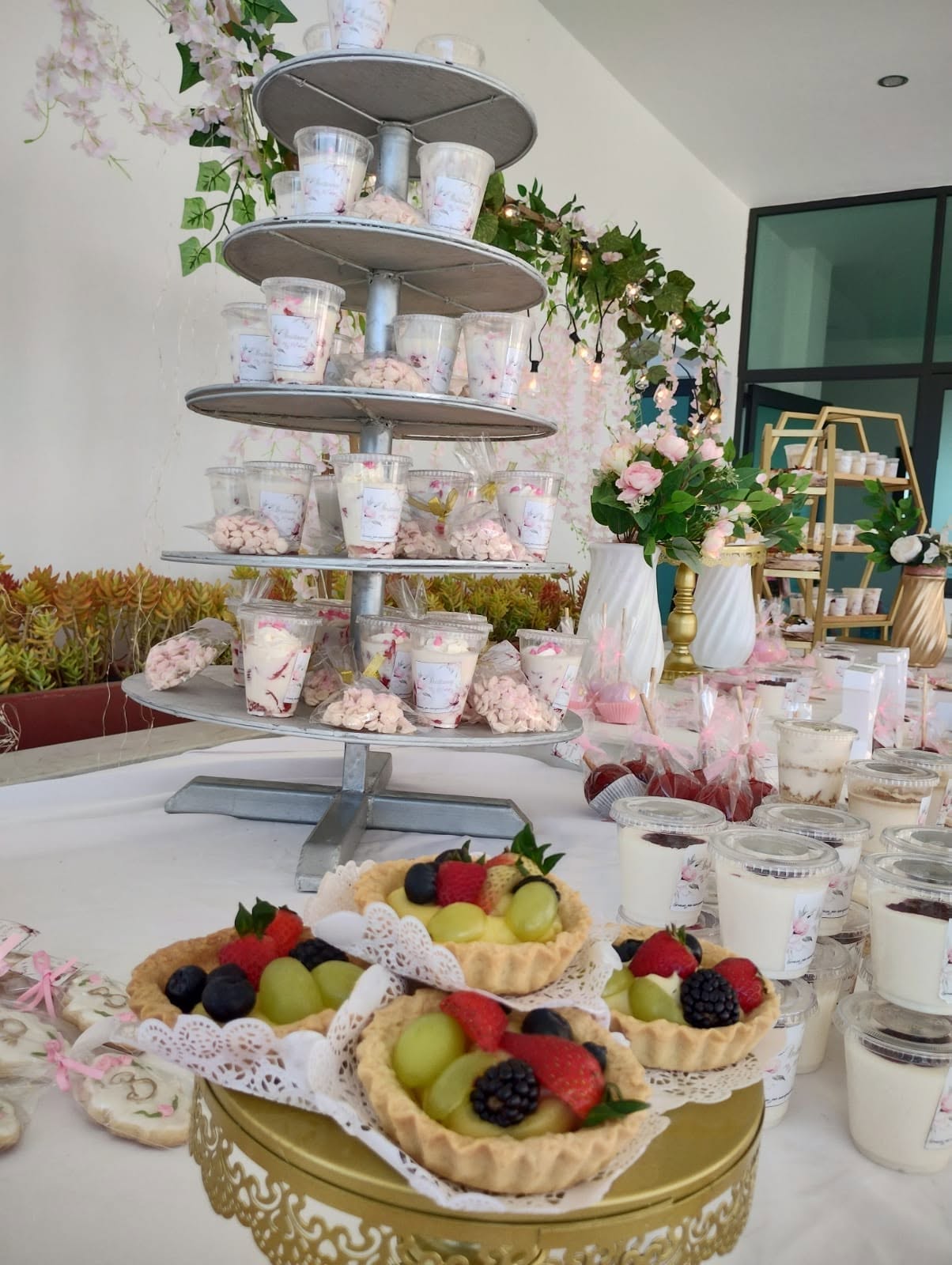 Mesa de postres artesanal y pastelería fina de Chocolarte